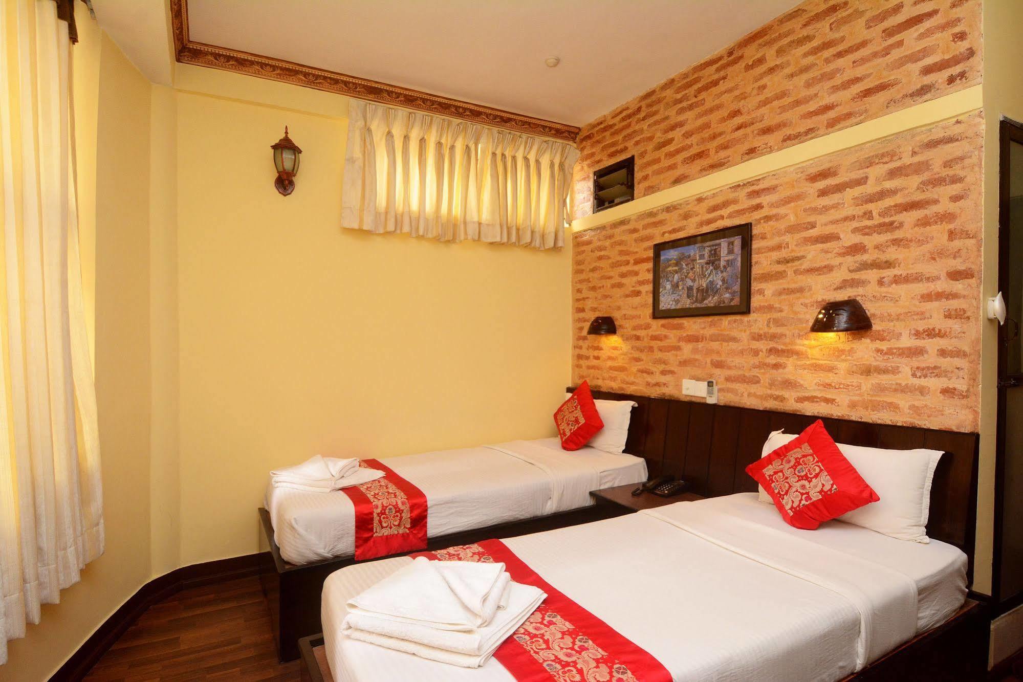 Dream Nepal Hotel And Apartment Катманду Екстер'єр фото