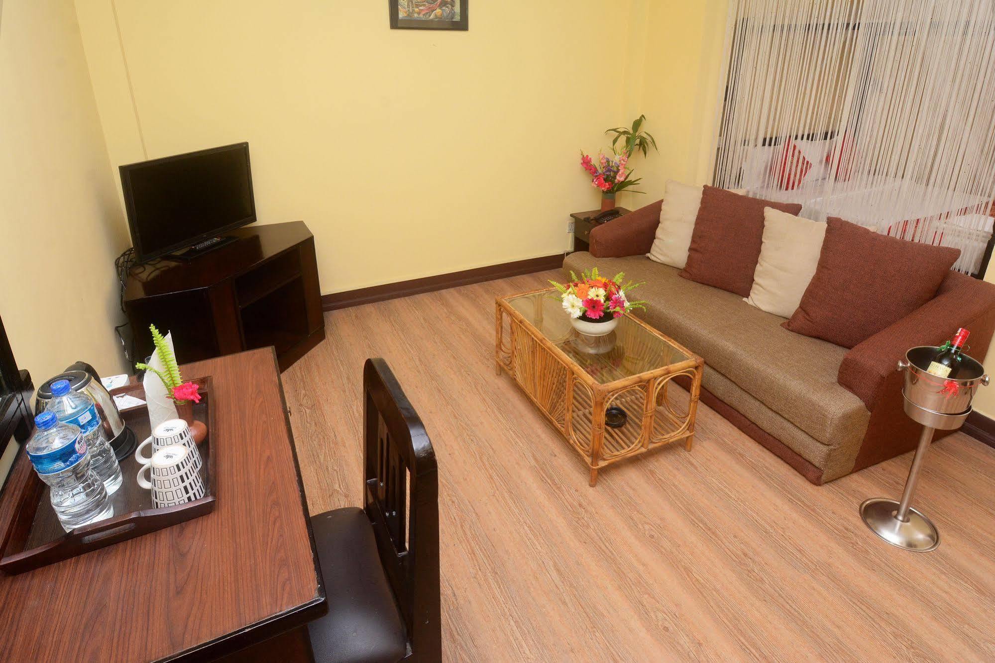 Dream Nepal Hotel And Apartment Катманду Екстер'єр фото